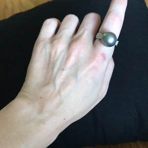 18mm black pearl with diamonds in white gold